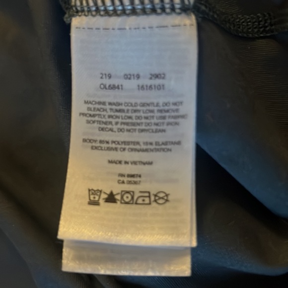 Mountain Hardware NWOT navy with thumbholes - Picture 7 of 9